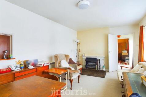CAM02122G0-PR0215-STILL006.jpg