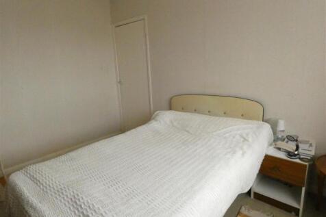 Bedroom 2 (Rear)