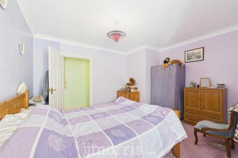 CAM02122G0-PR0262-STILL014.jpg