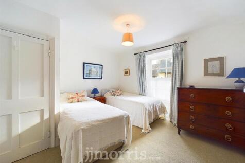 Bedroom 1 (Front)