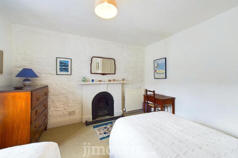 Bedroom 1 (Front)