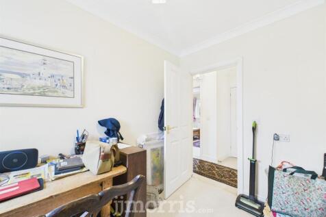 Bedroom 3/Study