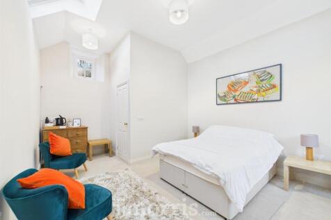 Bedroom/Sitting Room
