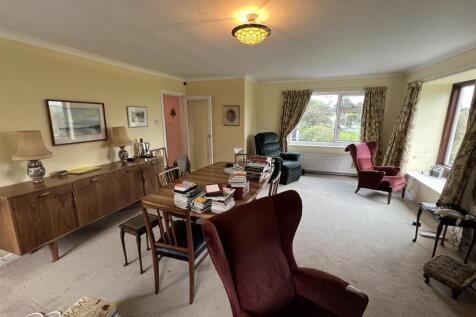 Sitting/Dining Room