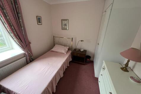 Bedroom 2 (Front)