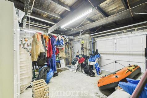Garage/Workshop