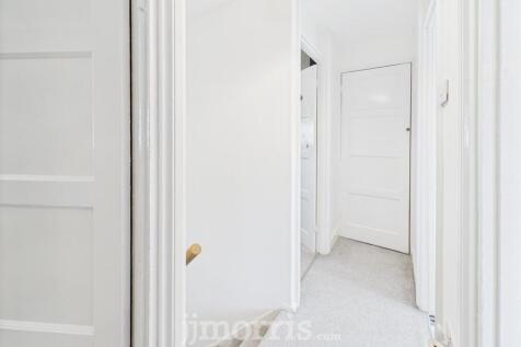 CAM02122G0-PR0301-STILL024.jpg