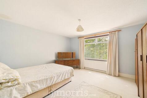 Bedroom 1 (Front)
