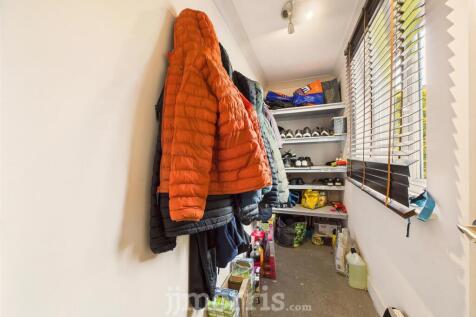Walk in Cloak/Store Room