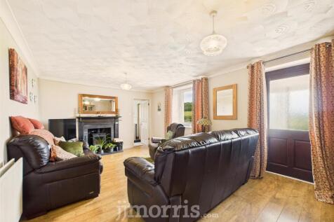 Sitting/Dining Room