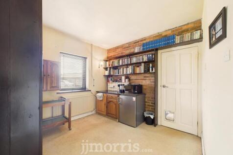 CAM02122G0-PR0327-STILL005.jpg