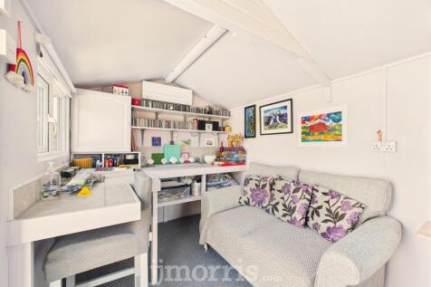 CAM02122G0-PR0341-STILL035.jpg