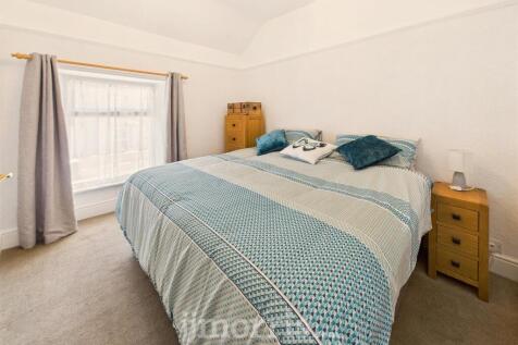 Bedroom 1 (Front)