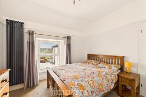 Bedroom 2 (Rear)