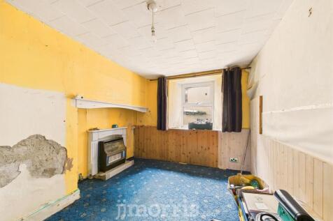 CAM02122G0-PR0350-STILL013.jpg