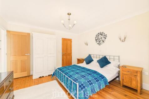 Bedroom 2 (rear)
