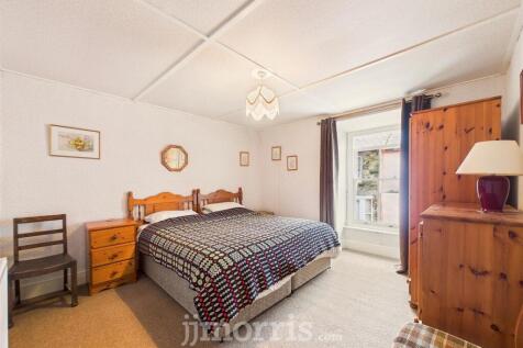 Bedroom 1  (front)