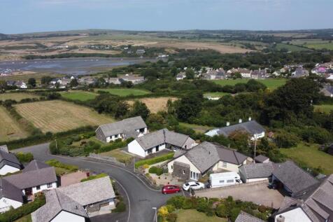 9, Tir Treharne Newport, Pembrokeshire, SA42 0RN 1