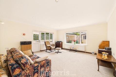 Bedroom 1/Lounge