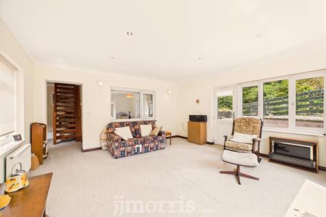 Bedroom 1/Lounge