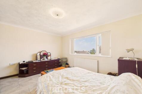 CAM02122G0-PR0361-STILL020.jpg