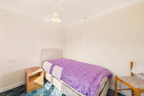 Bedroom 3/Study