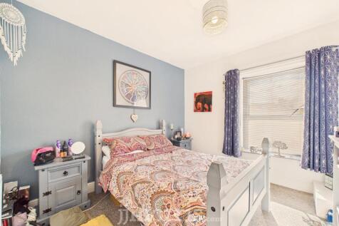 Bedroom 1   (front)