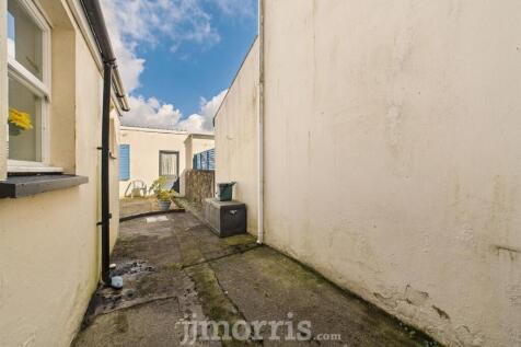 CAM02122G0-PR0367-STILL012.jpg