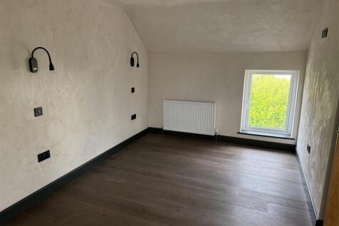 Bedroom 1 (Front)
