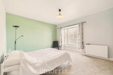 Bedroom 1 (Front)
