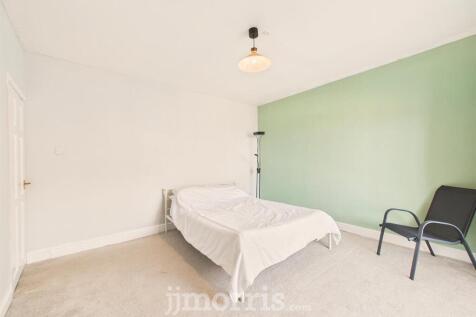Bedroom 1 (Front)