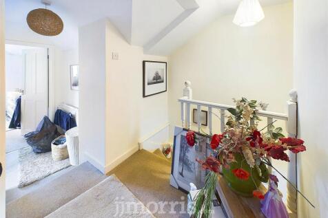 Landing (Split Level)