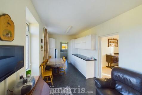CAM02121G0-PR0110-STILL002.jpg