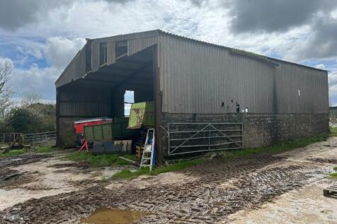 Machinery Shed with Lean -To Cubicles