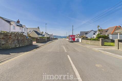 CAM02121G0-PR0130-STILL026.jpg