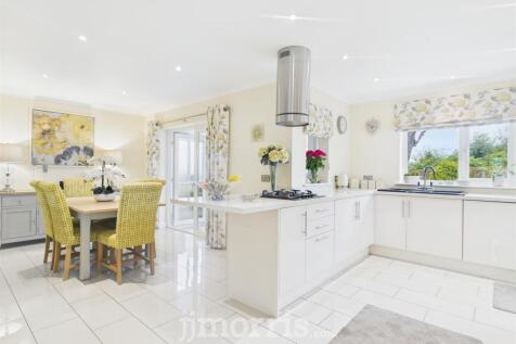 Kitchen/Dining Area
