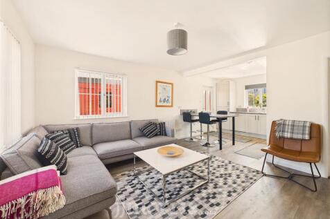 Lounge Area (Open Plan)