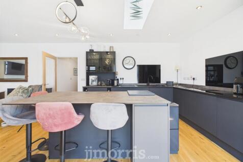 Kitchen/Breakfast Area (Open Plan)