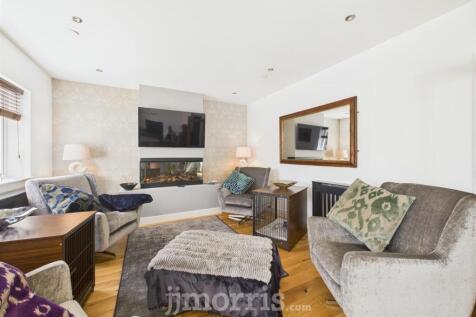 Lounge Area (Open Plan)