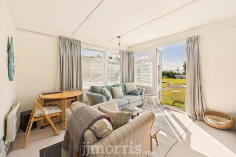 Lounge Area (Open Plan)