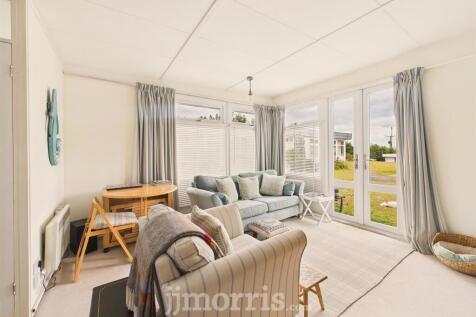 Lounge Area (Open Plan)