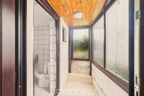 SIDE PORCH