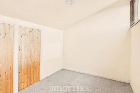 Bedroom 4 (First Floor)