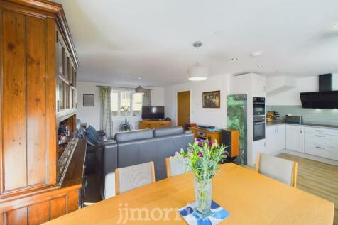 CAM01583G0-PR0090-STILL013.jpg