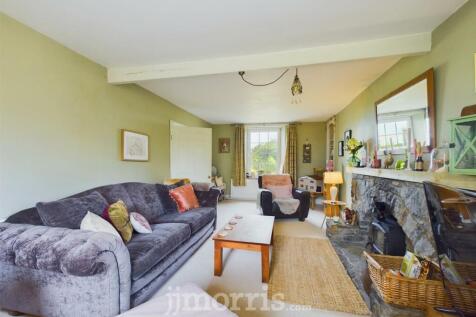 CAM01583G0-PR0142-STILL008.jpg