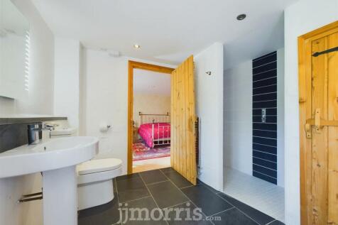 CAM01583G0-PR0179-STILL025.jpg