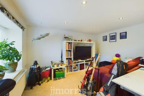 CAM01583G0-PR0202-STILL002.jpg