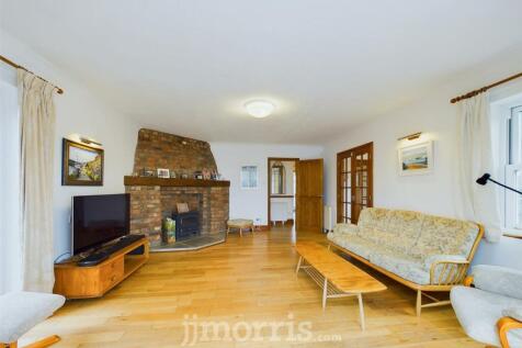 CAM01583G0-PR0215-STILL014.jpg