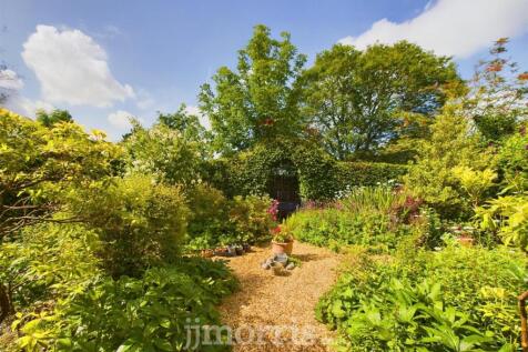 CAM01583G0-PR0129-STILL017.jpg