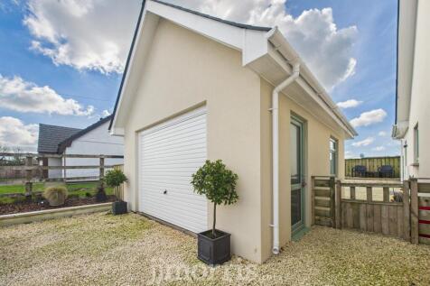 Detached Garage